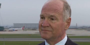 Heathrow Airport defends shutdown decision in growing backlash 1 Heathrow Airport defends shutdown decision in growing backlash