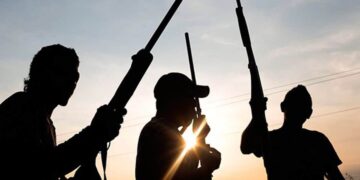 Gunmen kidnap defence headquarters official, two others in Abuja, demand N100m ransom 1 Gunmen kidnap defence headquarters official, two others in Abuja, demand N100m ransom