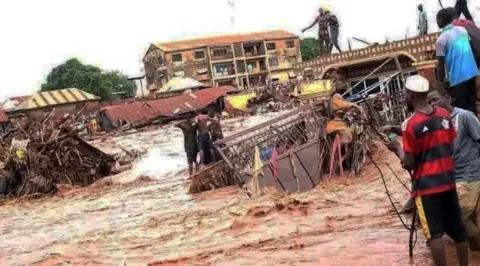 Worst flooding in 60 Years leaves over 150 Dead, thousands displaced across Nigeria 92 Worst flooding in 60 Years leaves over 150 Dead, thousands displaced across Nigeria