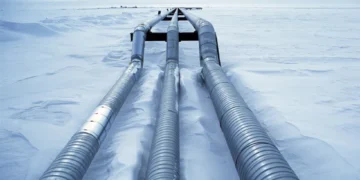 Oil prices climb as Arctic blast freezes US output