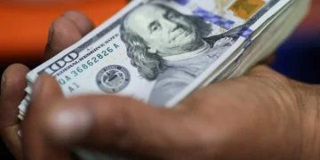 Dollar stays strong near two-week high as markets stay cautious